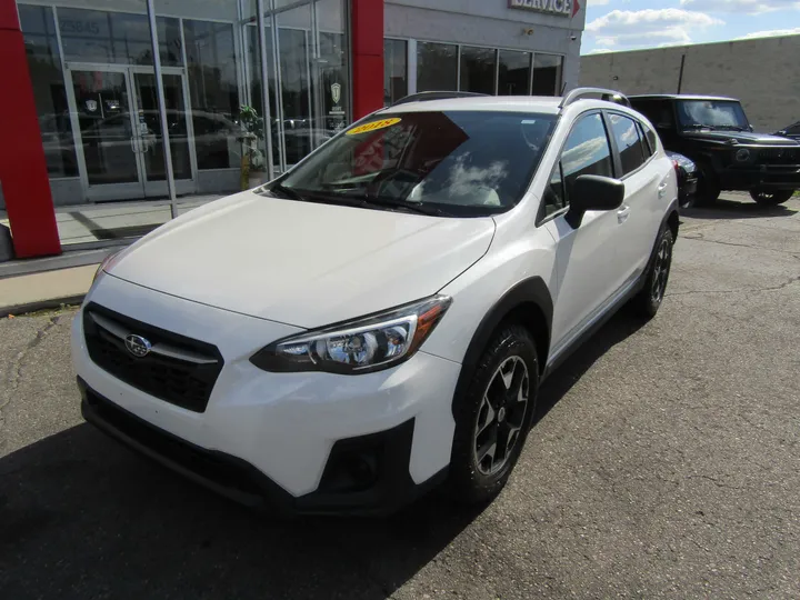 WHITE, 2018 SUBARU CROSSTREK Image 2