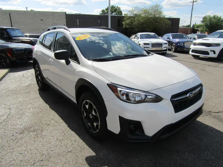 WHITE, 2018 SUBARU CROSSTREK Image 4