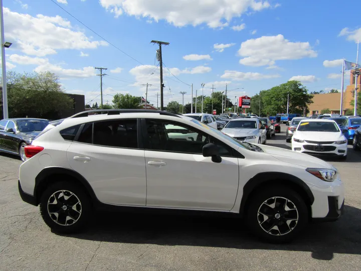 WHITE, 2018 SUBARU CROSSTREK Image 5