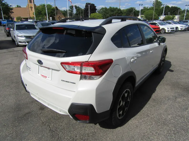 WHITE, 2018 SUBARU CROSSTREK Image 6