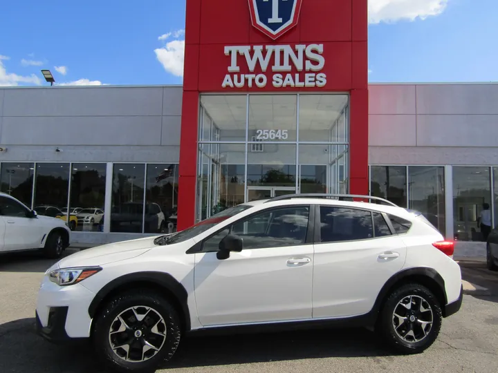 WHITE, 2018 SUBARU CROSSTREK Image 1