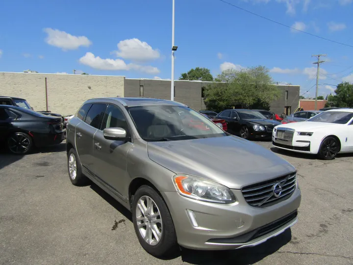 TAN, 2016 VOLVO XC60 Image 5