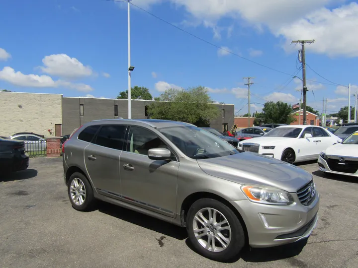 TAN, 2016 VOLVO XC60 Image 6