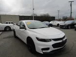 WHITE, 2018 CHEVROLET MALIBU Thumnail Image 4