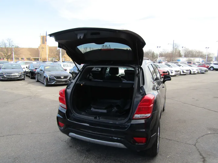 BLACK, 2020 CHEVROLET TRAX Image 6