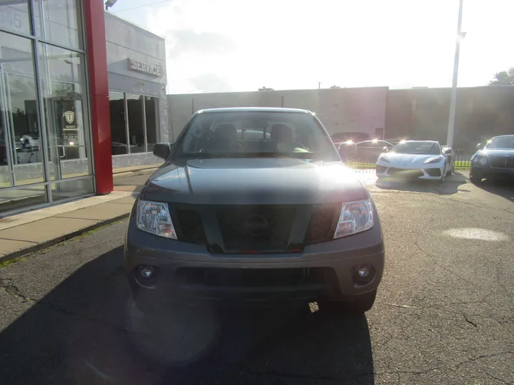 GRAY, 2019 NISSAN FRONTIER CREW CAB Image 2