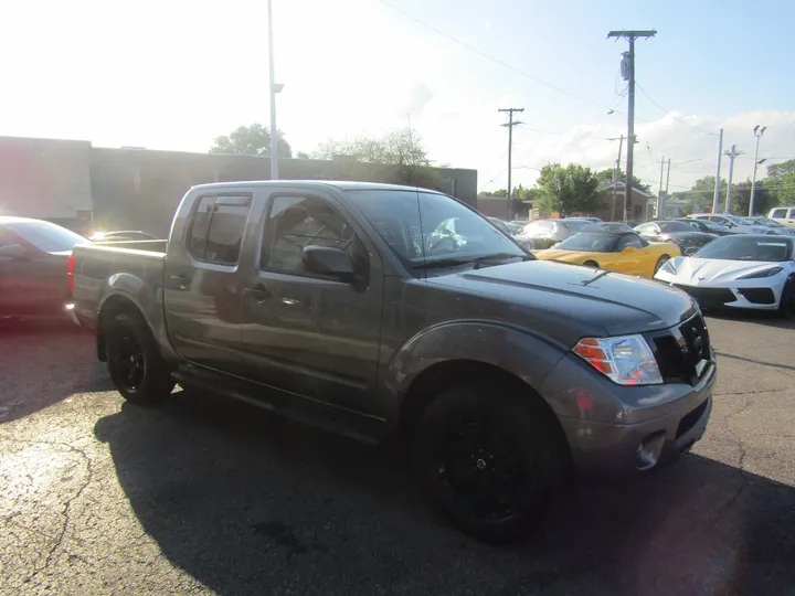 GRAY, 2019 NISSAN FRONTIER CREW CAB Image 3