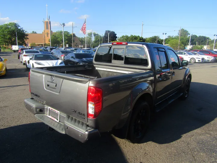 GRAY, 2019 NISSAN FRONTIER CREW CAB Image 4