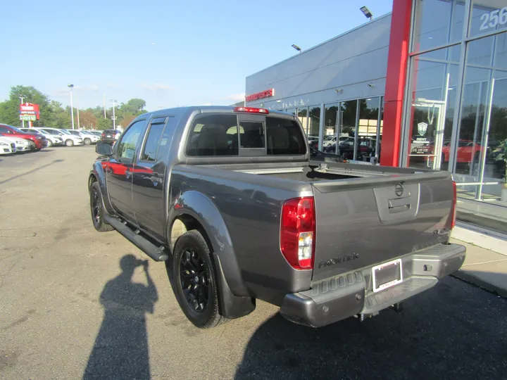 GRAY, 2019 NISSAN FRONTIER CREW CAB Image 6