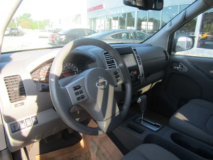 GRAY, 2019 NISSAN FRONTIER CREW CAB Image 7