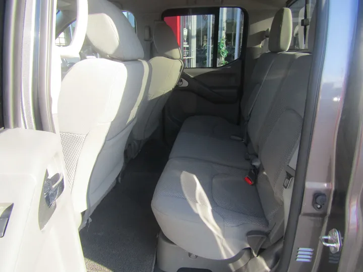 GRAY, 2019 NISSAN FRONTIER CREW CAB Image 14