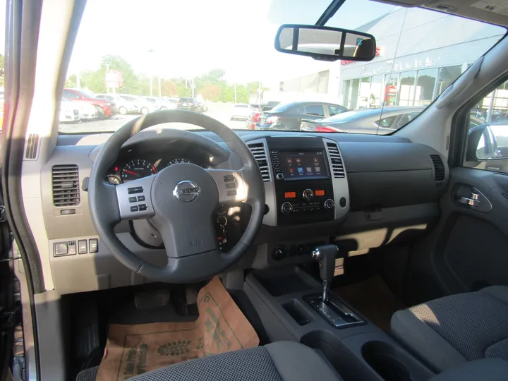 GRAY, 2019 NISSAN FRONTIER CREW CAB Image 15