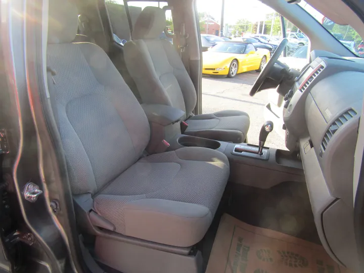 GRAY, 2019 NISSAN FRONTIER CREW CAB Image 17