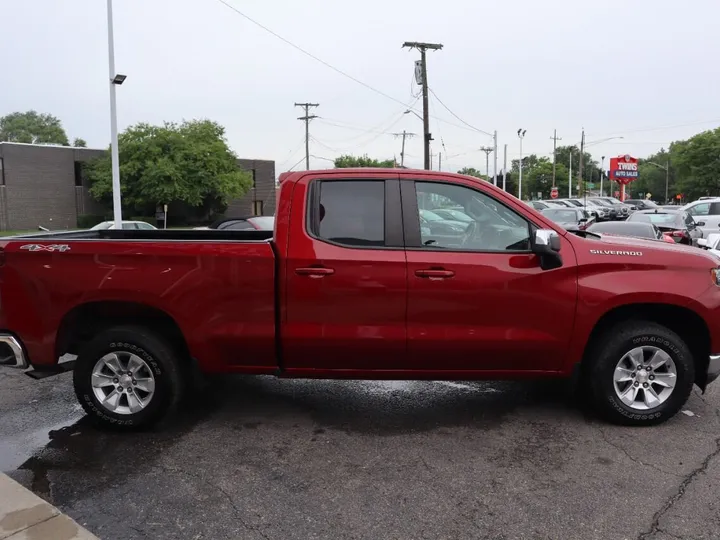 BURGUNDY, 2019 CHEVROLET SILVERADO 1500 DOUBLE CAB Image 5