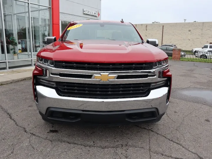 BURGUNDY, 2019 CHEVROLET SILVERADO 1500 DOUBLE CAB Image 3