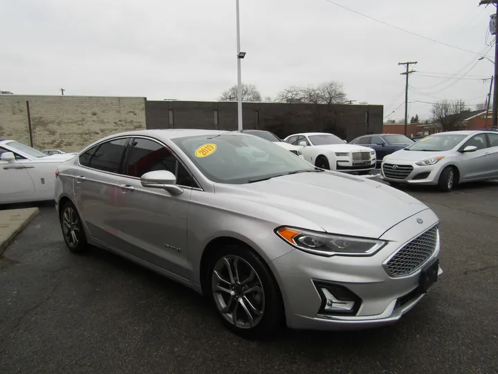 SILVER, 2019 FORD FUSION Image 4