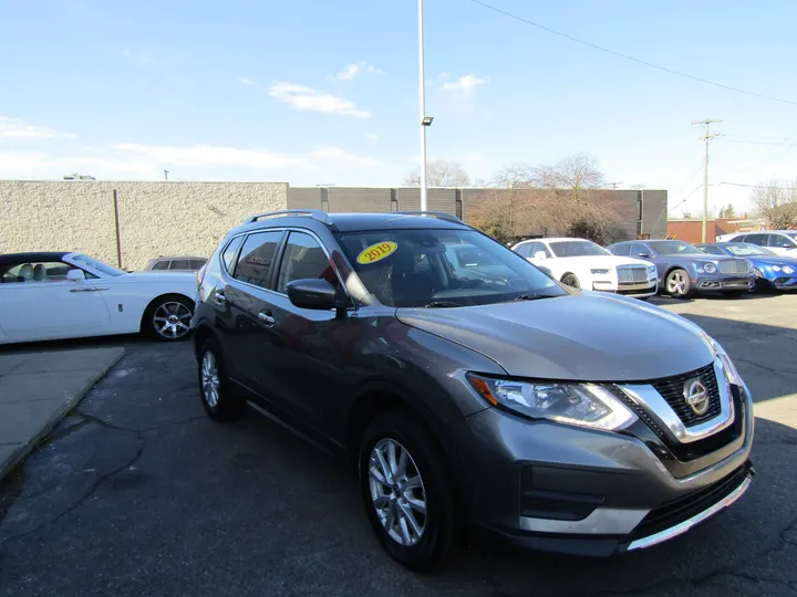 GREY, 2019 NISSAN ROGUE Image 3