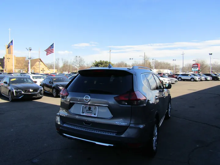 GREY, 2019 NISSAN ROGUE Image 5