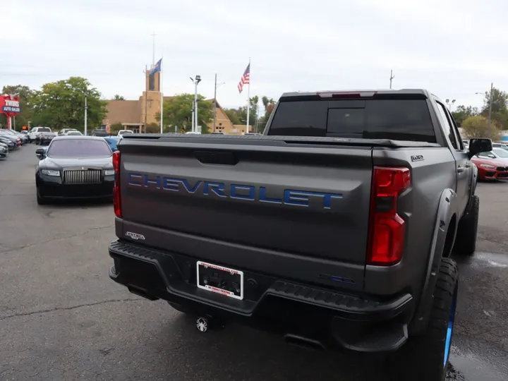 GRAY, 2020 CHEVROLET SILVERADO 1500 CREW CAB Image 8