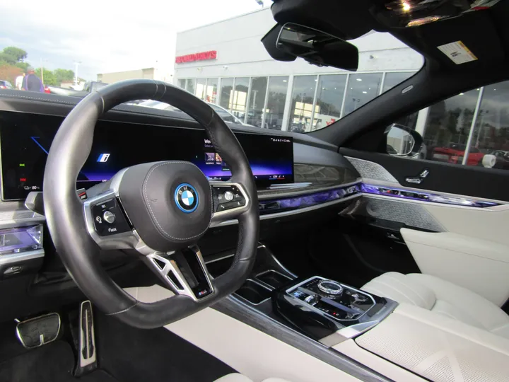 BLACK, 2024 BMW I7 Image 13