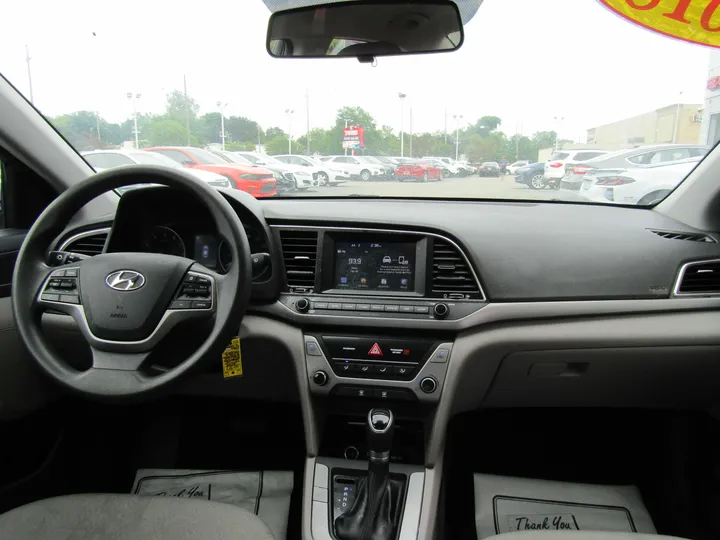 GRAY, 2018 HYUNDAI ELANTRA Image 20