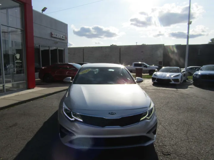 SILVER, 2019 KIA OPTIMA Image 3