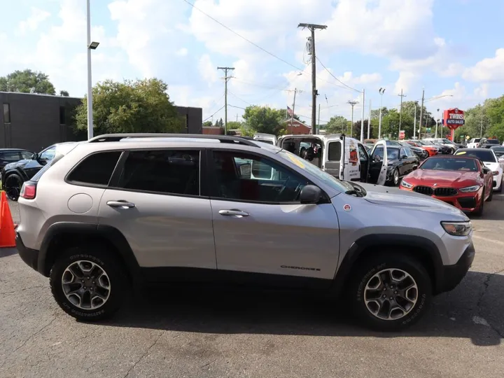 GRAY, 2020 JEEP CHEROKEE Image 5