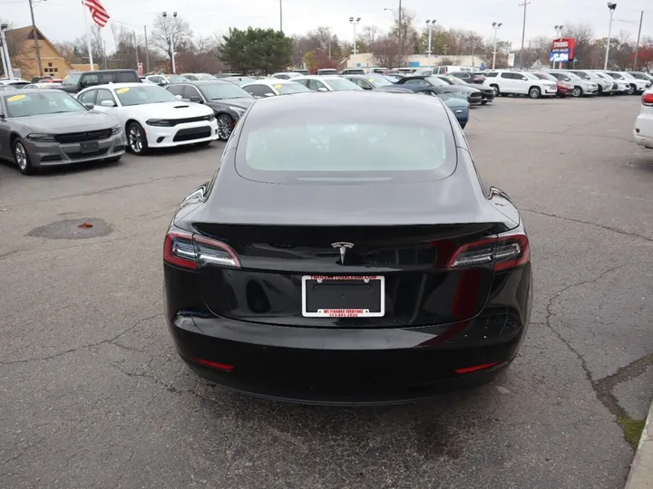 BLACK, 2019 TESLA MODEL 3 Image 7