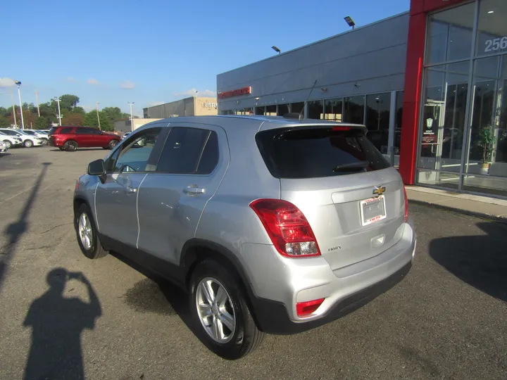 SILVER, 2021 CHEVROLET TRAX Image 6