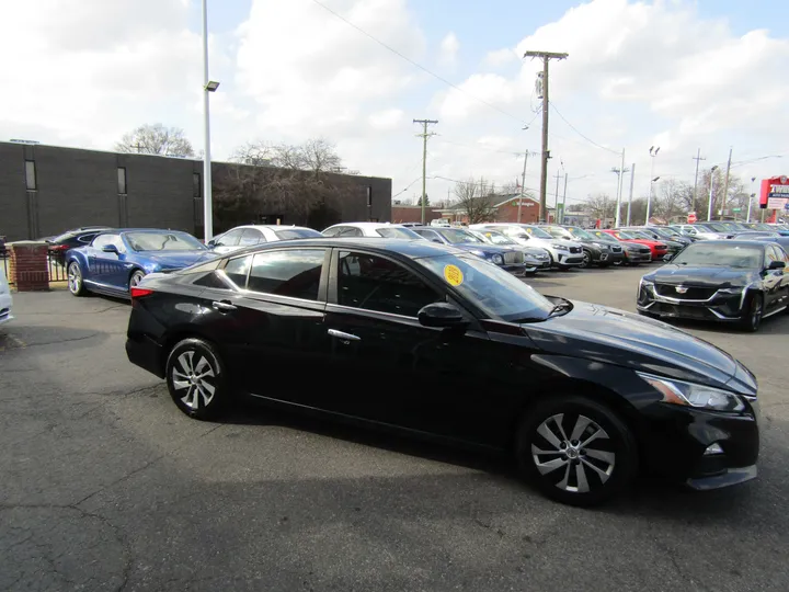 BLACK, 2019 NISSAN ALTIMA Image 5