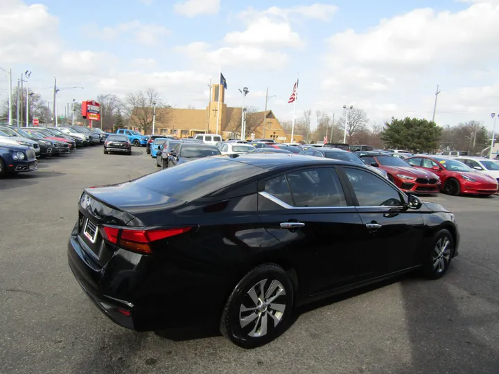 BLACK, 2019 NISSAN ALTIMA Image 6