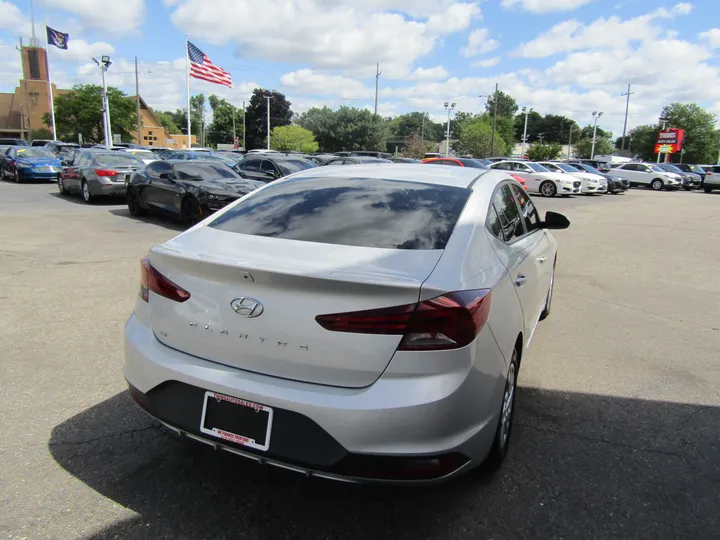 SILVER, 2019 HYUNDAI ELANTRA Image 6