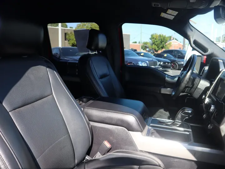 Red, 2017 FORD F150 SUPERCREW CAB Image 22