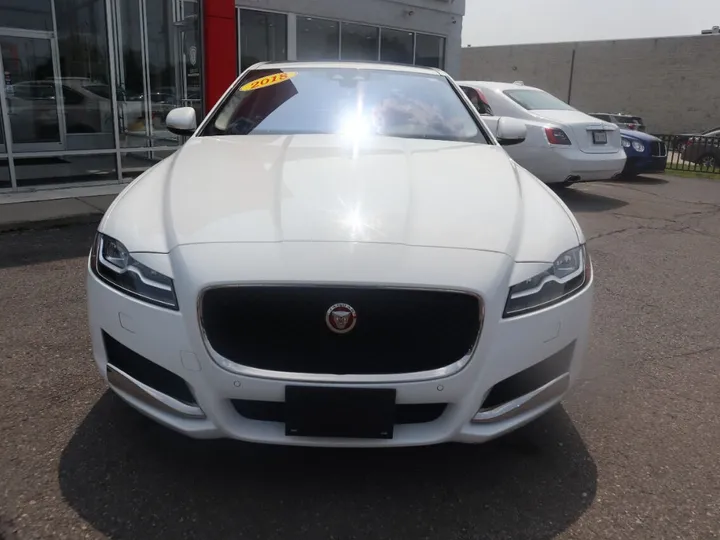 White, 2018 JAGUAR XF Image 3