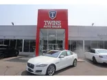 White, 2018 JAGUAR XF Thumnail Image 1