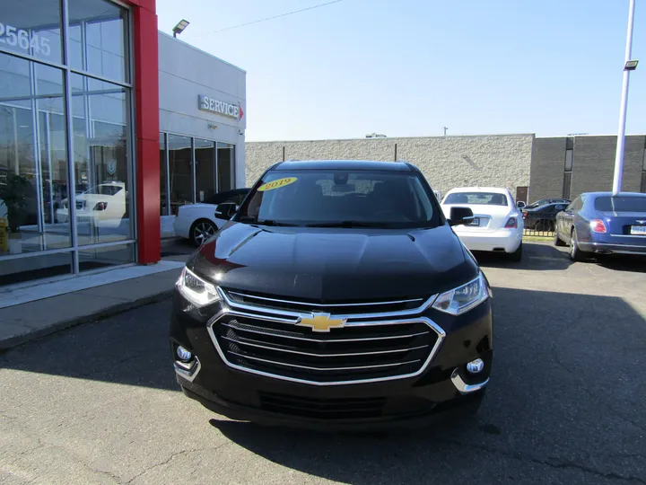 BLACK, 2019 CHEVROLET TRAVERSE Image 2