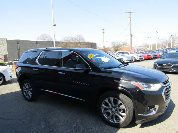 BLACK, 2019 CHEVROLET TRAVERSE Image 4