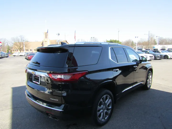 BLACK, 2019 CHEVROLET TRAVERSE Image 5