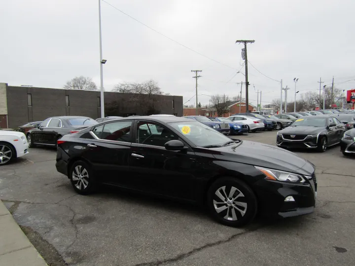 BLACK, 2020 NISSAN ALTIMA Image 5