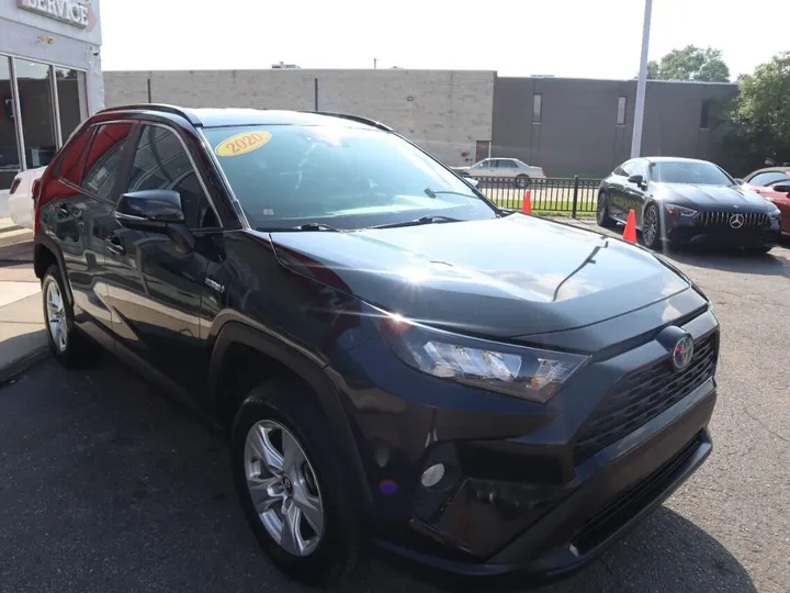 BLACK, 2020 TOYOTA RAV4 HYBRID Image 4