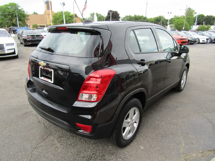 BLACK, 2020 CHEVROLET TRAX Image 6