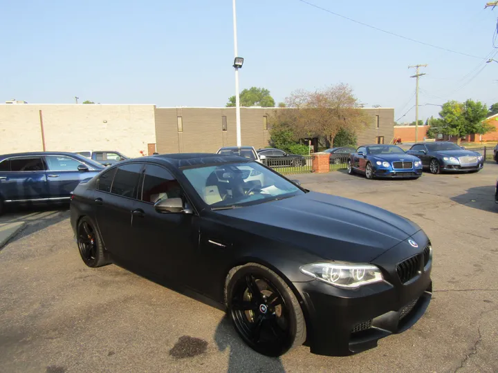 BLACK, 2016 BMW M5 Image 5