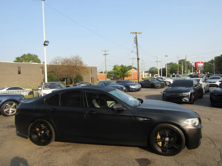 BLACK, 2016 BMW M5 Image 6