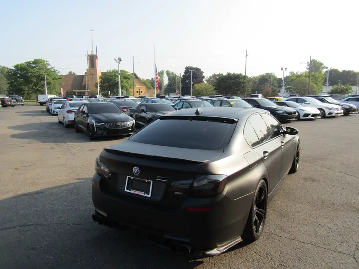 BLACK, 2016 BMW M5 Image 7