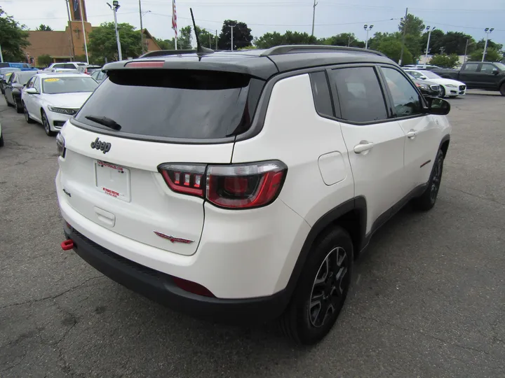 WHITE, 2019 JEEP COMPASS Image 6