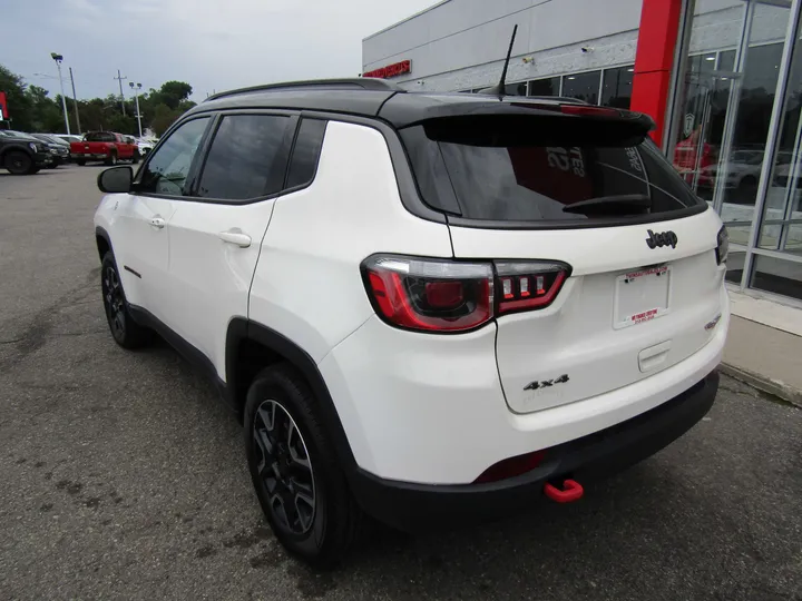 WHITE, 2019 JEEP COMPASS Image 8