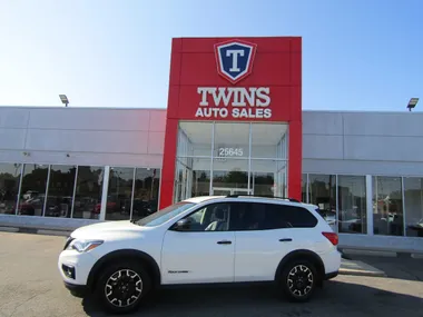 WHITE, 2019 NISSAN PATHFINDER Image 