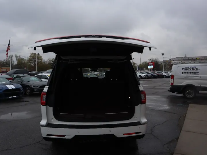 White, 2020 LINCOLN NAVIGATOR Image 29