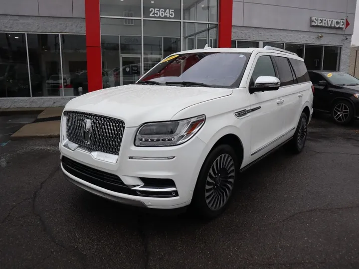 White, 2020 LINCOLN NAVIGATOR Image 2