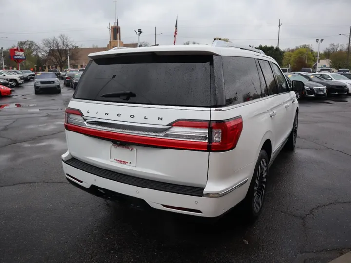 White, 2020 LINCOLN NAVIGATOR Image 6